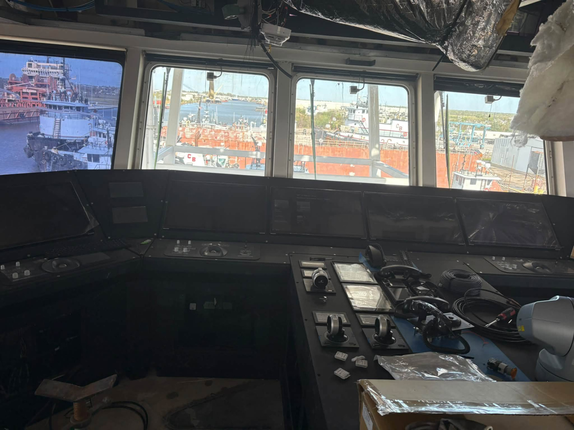 Wheelhouse console with navigation monitors and controls